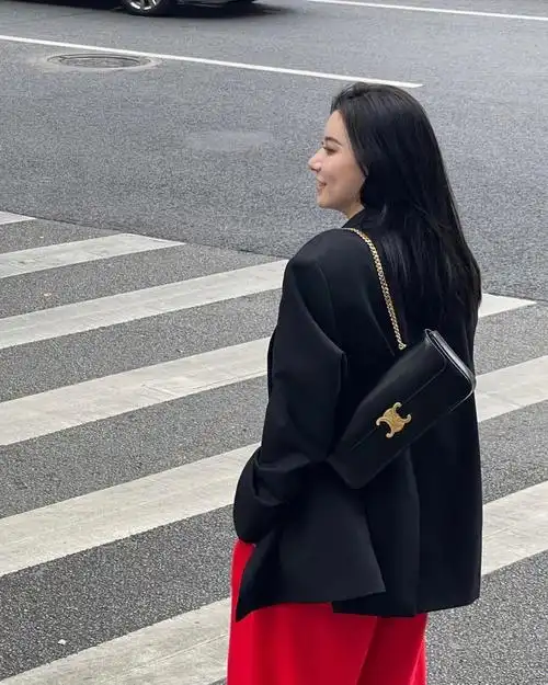 ootd街拍两张celine凯旋门链条包