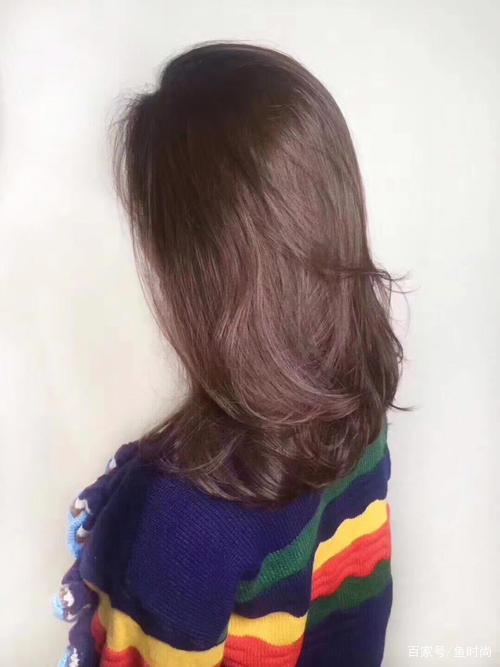 什么头发颜色显白显年轻?