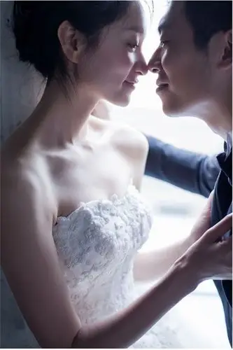 简介:朱亚文结婚照图片大全,分享一组朱亚文图片给大家,图中的明星