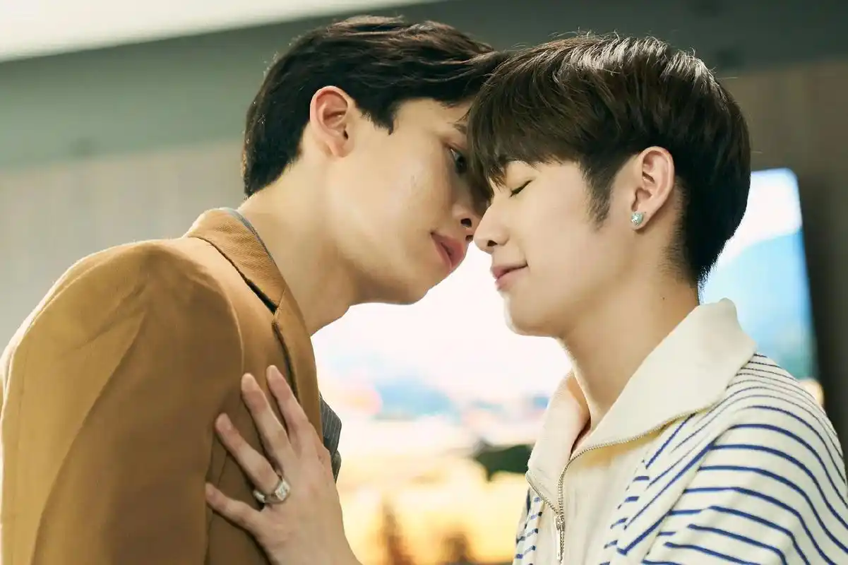 让他好好追一波,才能亲你,不能便宜他.虽然两个 - 抖音