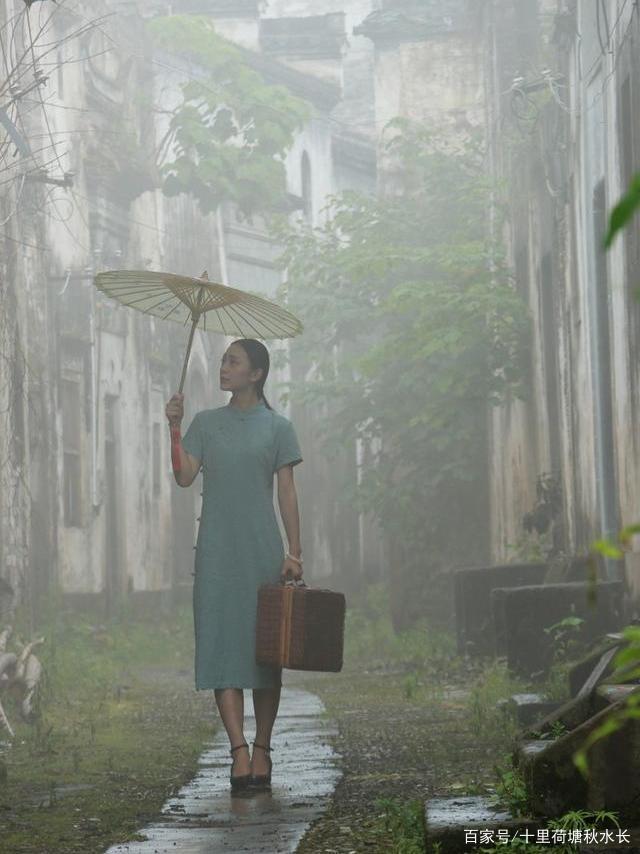 青鸟不传云外信,丁香空结雨中愁:解读《雨巷》主题的多重意蕴