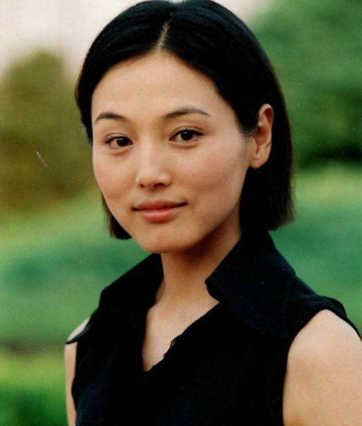 张延当红时隐退生女嫁张锦程恩爱17年一起做最浪漫的事