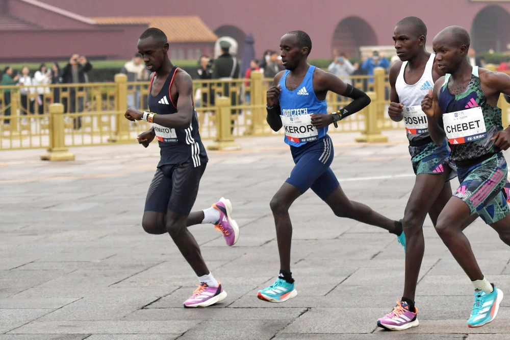 田径——2023北京马拉松开赛-腾讯新闻