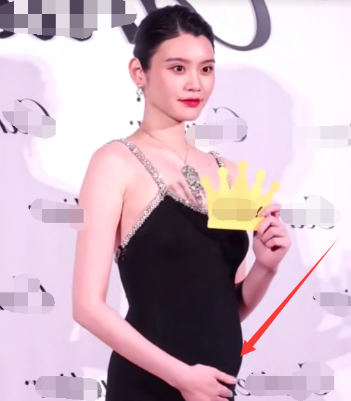 本以为奚梦瑶宣布怀二胎后会暂停手上的工作安心待产,但没想到依然