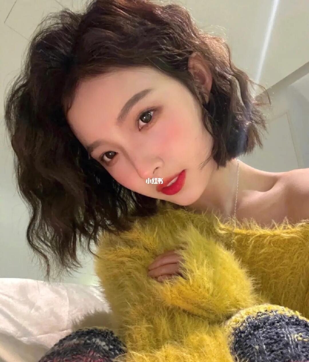 短发一定要烫的发型港风百搭不挑脸型短发也要有甜甜的法式羊毛卷热度