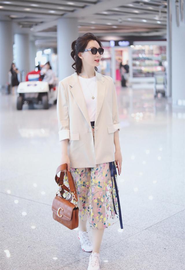 42岁的陈数剧里抢了佟丽娅风头,看过她的私服穿搭就知道她有多美