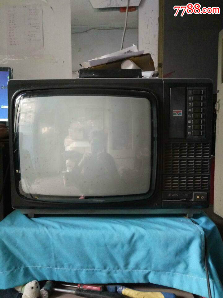 老彩电一台(正常)