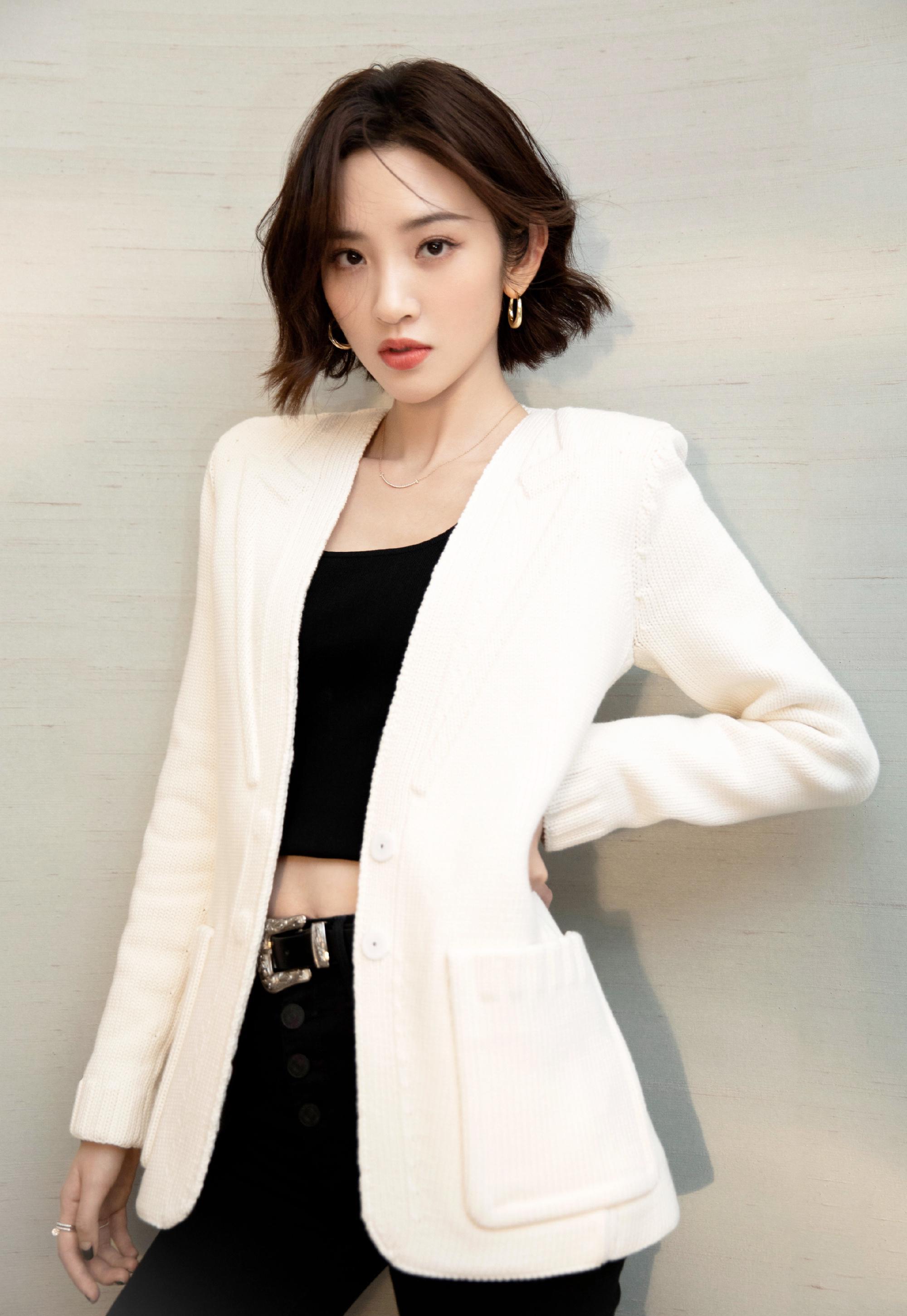 《甄嬛传》里演负面角色招人恨,婚姻幸福甜蜜,今一袭米色知性_唐艺昕