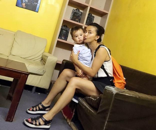 都说马雅舒一双儿女太幸福,罗伯特镜头下俩娃,才是人间真实_孩子_俩人