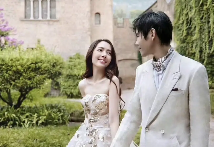 向佐坦然面对郭碧婷老公标签