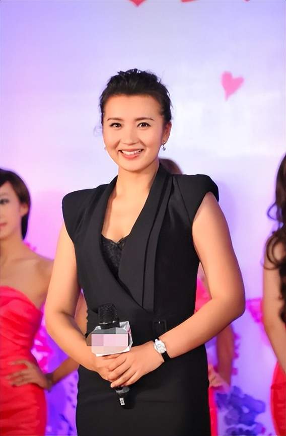 陈好近况曝光身材纤瘦锁骨清晰可见皮肤白嫩似少女