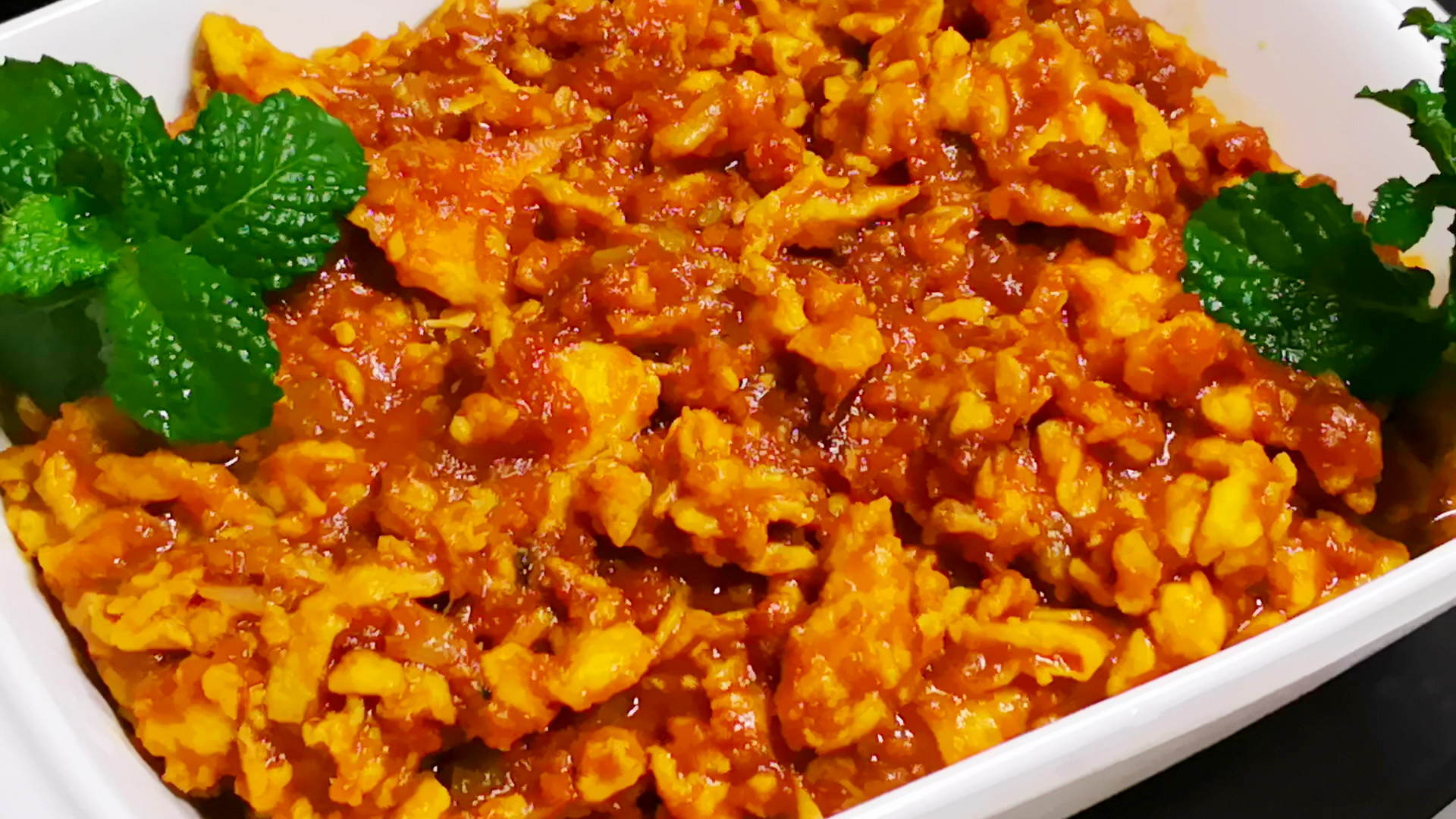 最近很火的鸡蛋酱做法,跟东北大厨学着做,不咸不腻,吃着真过瘾-美食