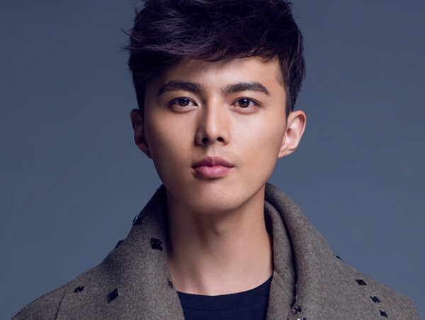 蒋欣与他同居13年被甩,他却从3线混成18线,如今蒋欣他高攀不起