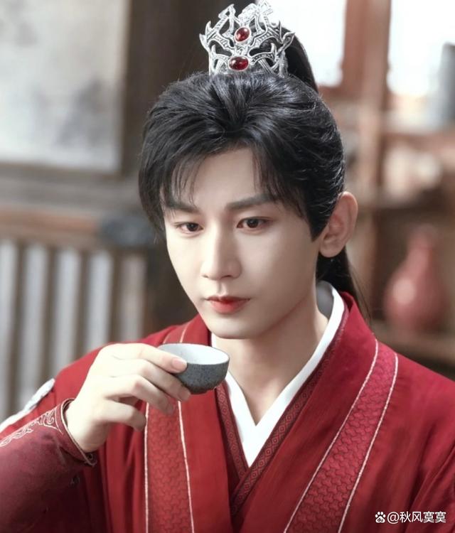 提到成毅,自从《莲花楼》播出以后,成毅的话题就没有停止过,当然,成毅