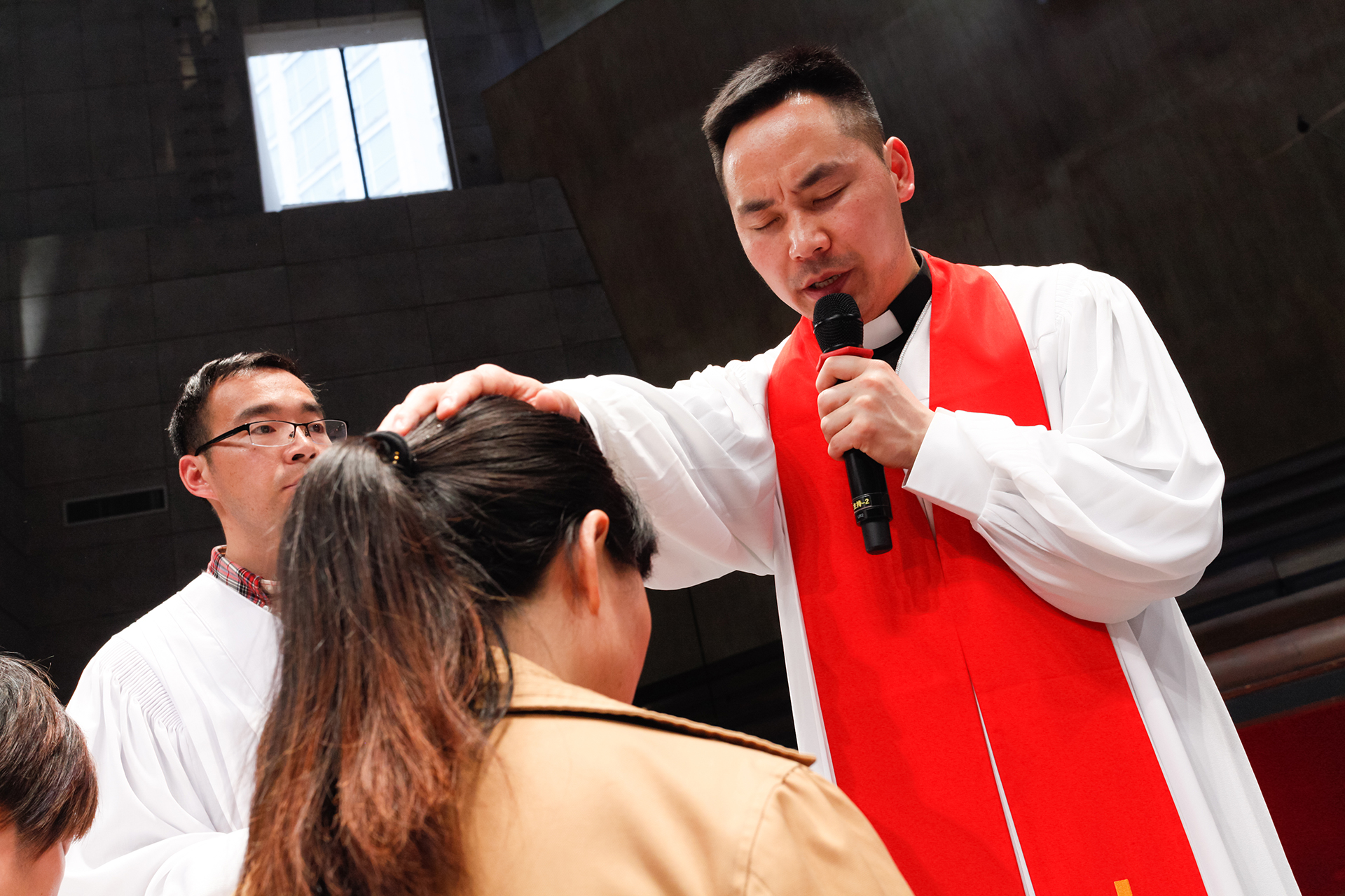 明亮 牧师《愿你们平安》——2017年4月16日复活节主日第二堂信息