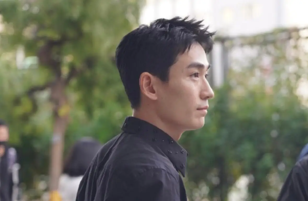 粉丝因隐婚传闻接连回踩,朱一龙狂甩生图,徐子瑄闺蜜却连续点赞_网友