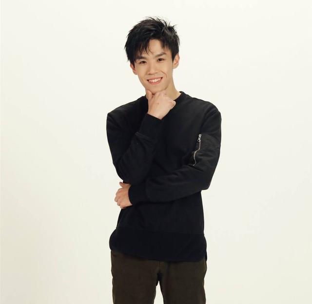 老番茄本人年轻帅气,是复旦高材生,拥有大批粉丝与超高人气.