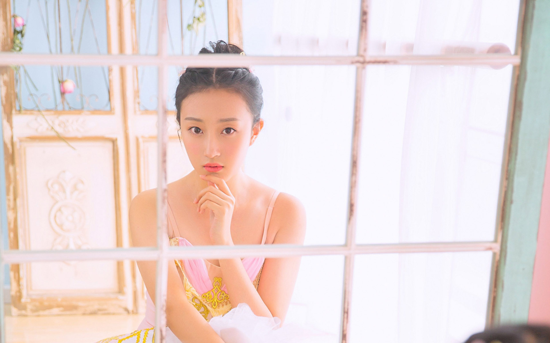 日系芭蕾舞少女唯美室内写真电脑高清桌面壁纸