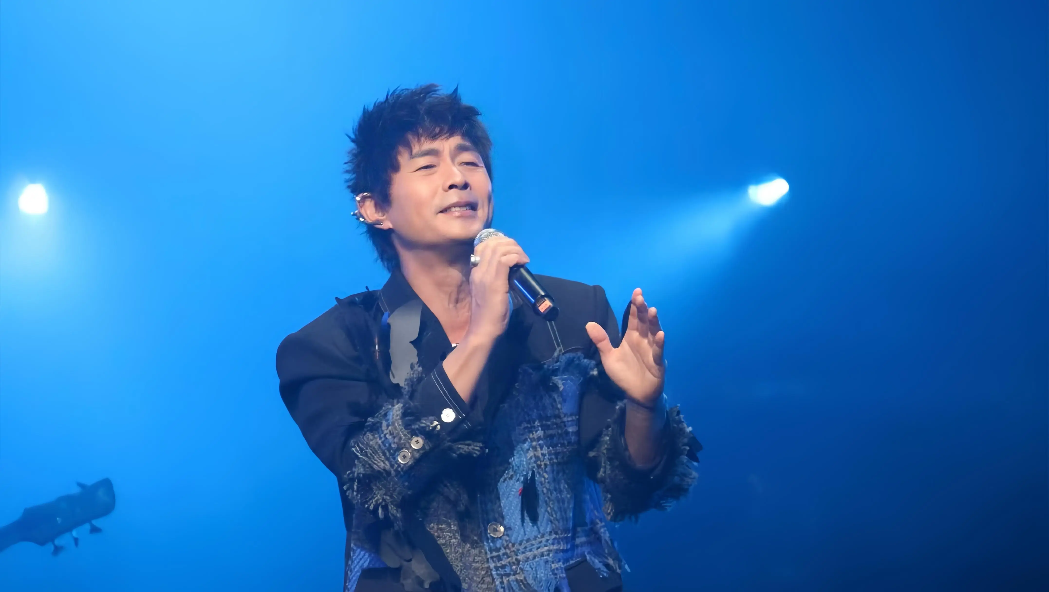 台湾知名歌手黄品源再婚,娶俄罗斯美女,因婚内出轨净身出户_艾琳_外界