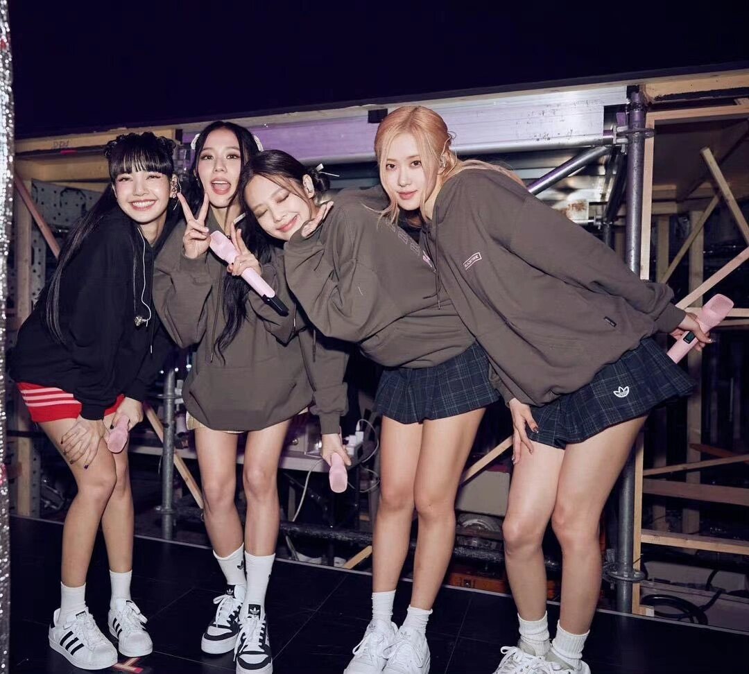 blackpink首尔演唱会团体合照!永远不要解散