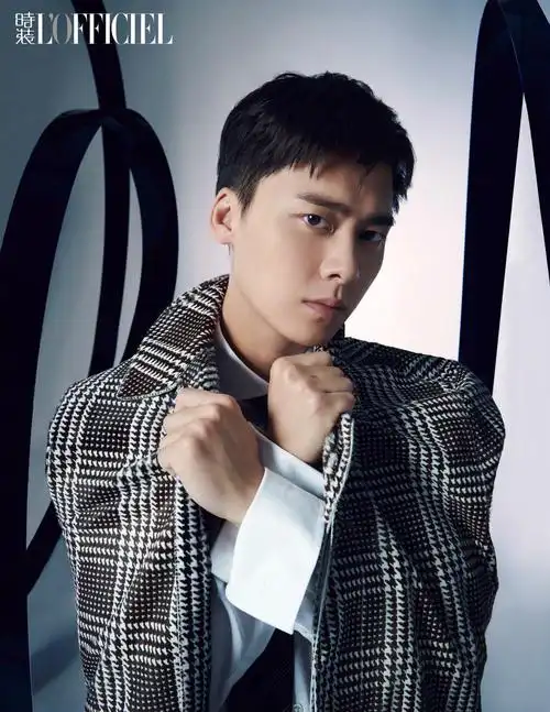 李易峰登时装银十封面解锁年内第十刊十二封