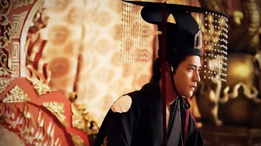 柜中美人李涵壁纸