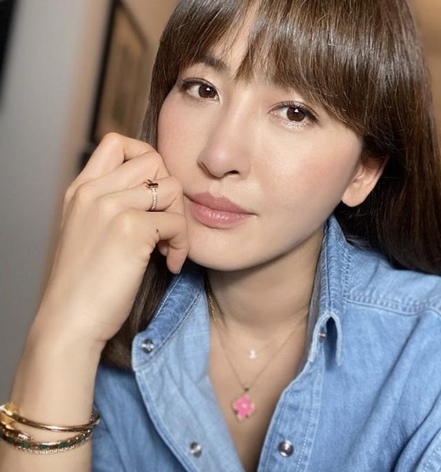 周汶锜戴卡地亚钉子项链展霸气 经典珠宝上身拒当黄脸婆