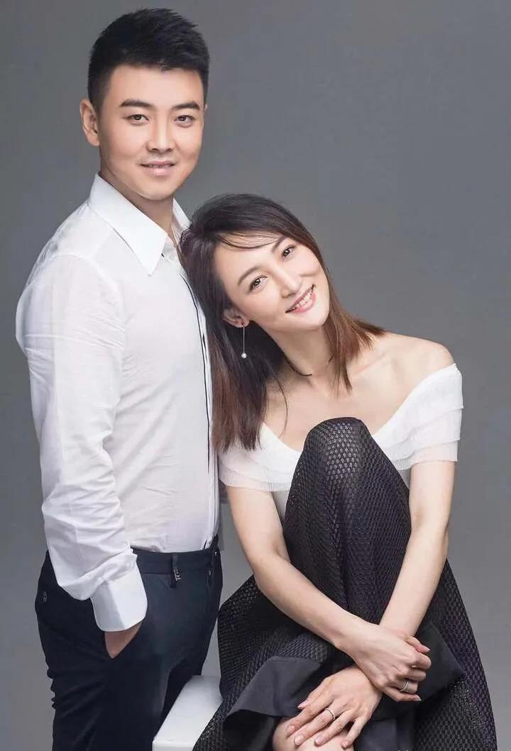 王浩妻子闫博雅美照,35岁颜值气质依旧,少女感十足!_丈夫_王皓_名字