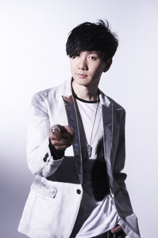 求林俊杰最帅的照片,只要2010年后拍的照片,要大图,要公认的哦,清晰