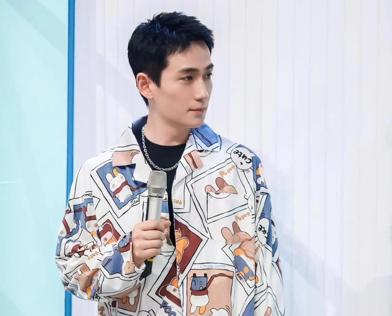 形象备受打击,而朱一龙方的工作室针对爆料事件,回应的声明模糊不清