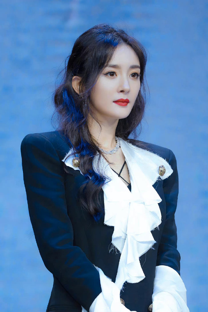 杨幂工作室回应受伤##杨幂眼角缝合