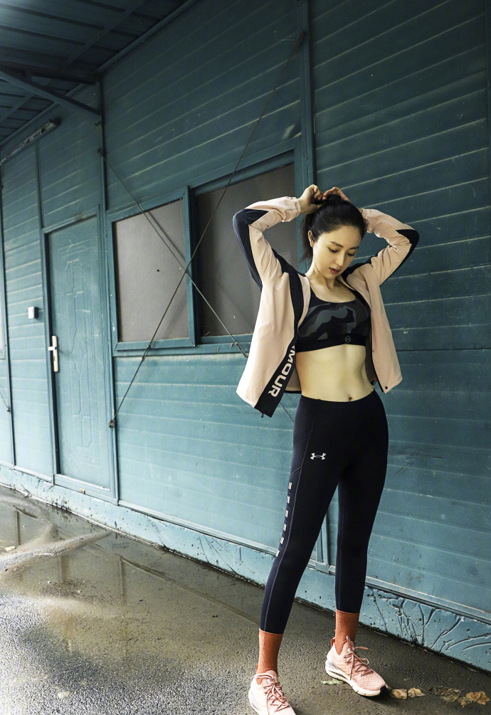 董璇背心马甲线完美身材性感健身写真图片16