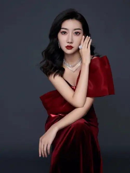 气质形象照优雅礼服