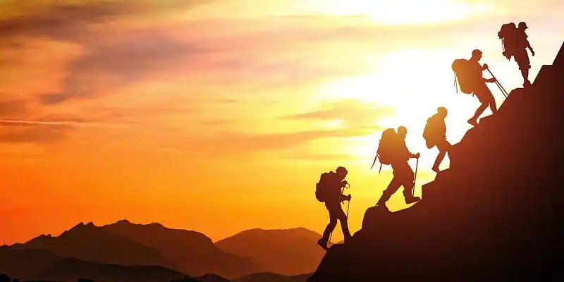 正能量公司凝聚力  团队凝聚力  凝聚力简约励志积极向上奋斗多人登山