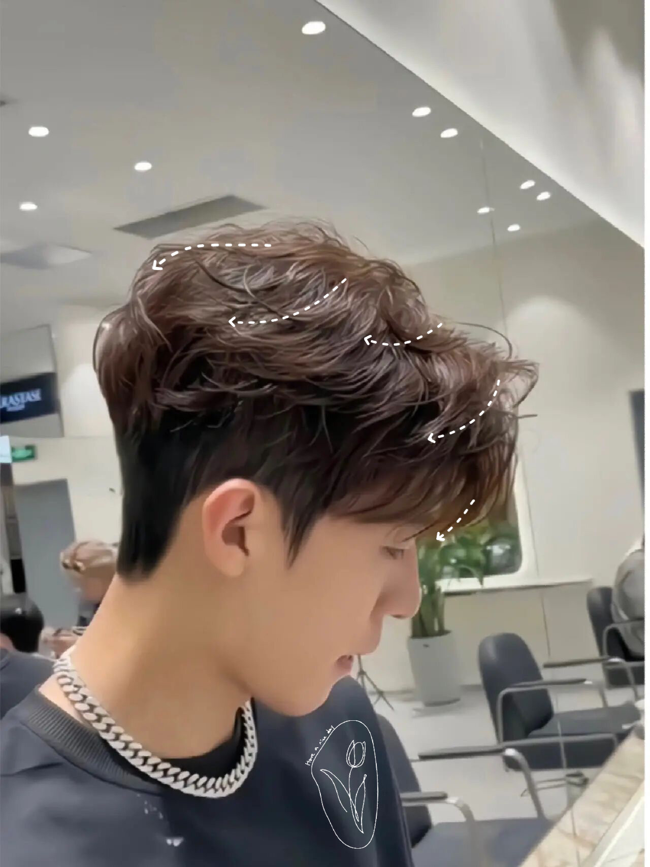 昆明烫头发 这款烫发适合头发偏细软塌的,如果平时不会打理头发的可以