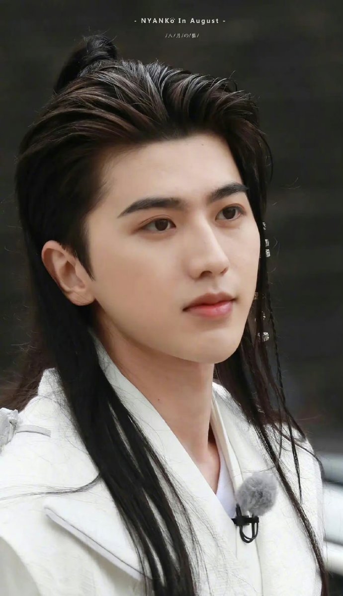 蔡徐坤的古装扮相