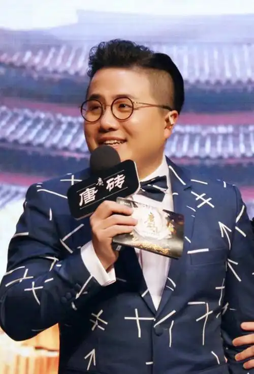 曹扬主持优则演唐砖发布会机智幽默引爆全场