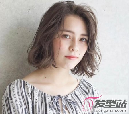 日系中短发怎么烫好看 蓬松微卷清新又减龄_发型站_最新流行发型设计