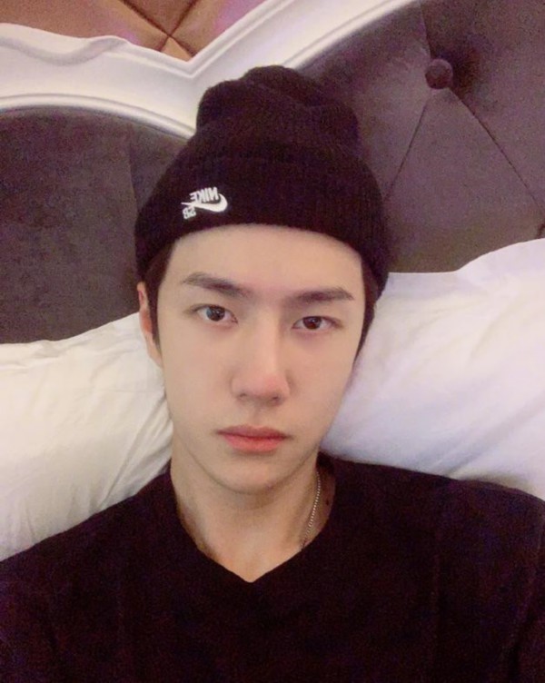 王一博球鞋穿到磨透 网友:居然能穿成这样不愧是你