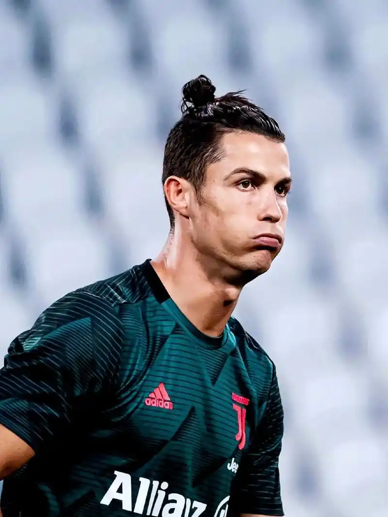 c罗帅气的尤文丸子头原来还在头顶还编了辫子哒!06#c罗 # - 抖音