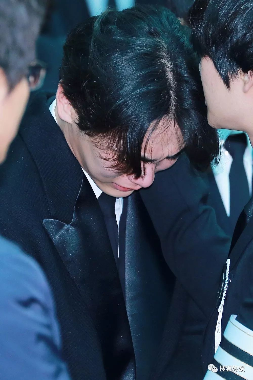 下一世请幸福吧!故金钟铉出殡shinee兄弟悲痛送行 sm家族哭成泪人