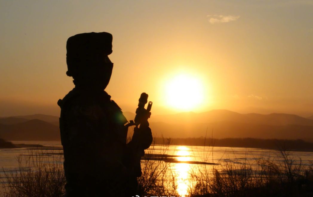 岁月静好,只因有中国军人的负重前行