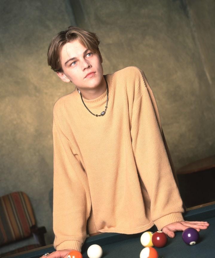 窗帘刘海是莱昂纳多的经典发型,摄于1995年.