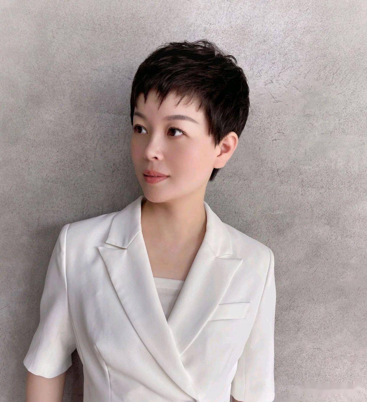 女人到了30岁短发推荐这4种效果出来都很好看