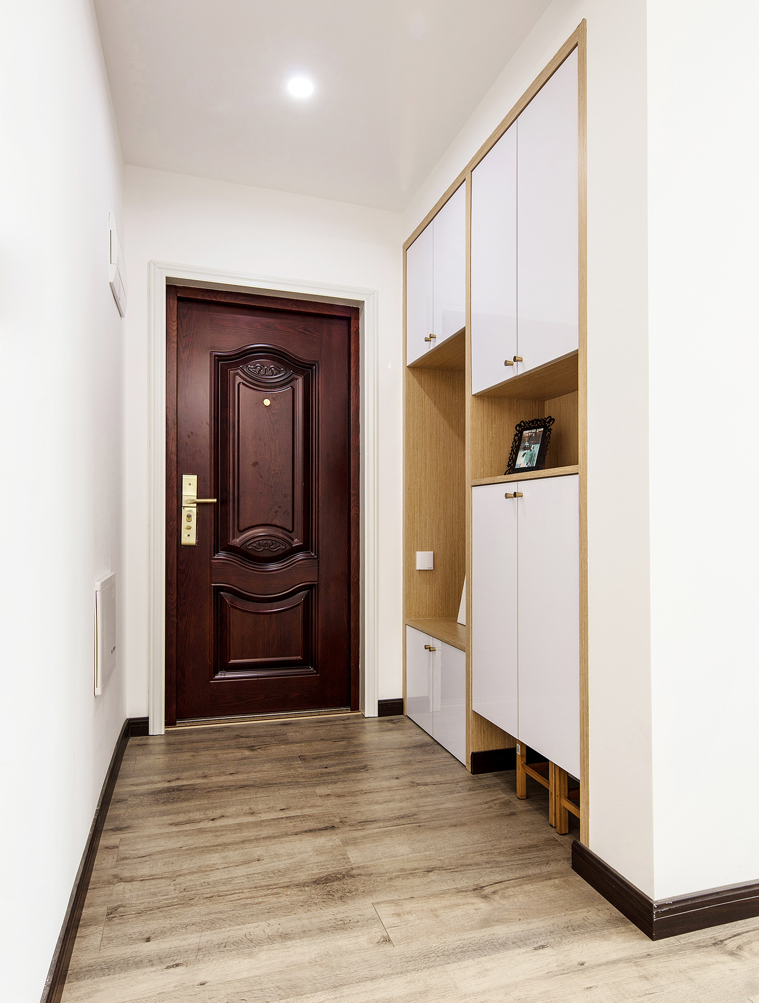 89平北欧风格玄关装修效果图