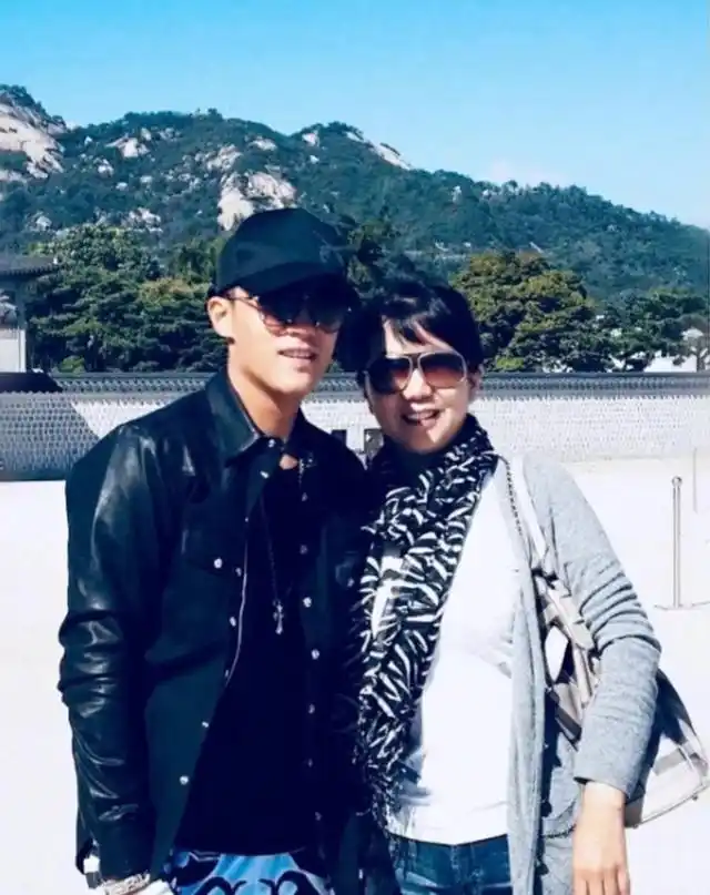 回顾杜淳妈妈杨丽:离婚之后和儿子一起生活,始终低调,今生活幸福