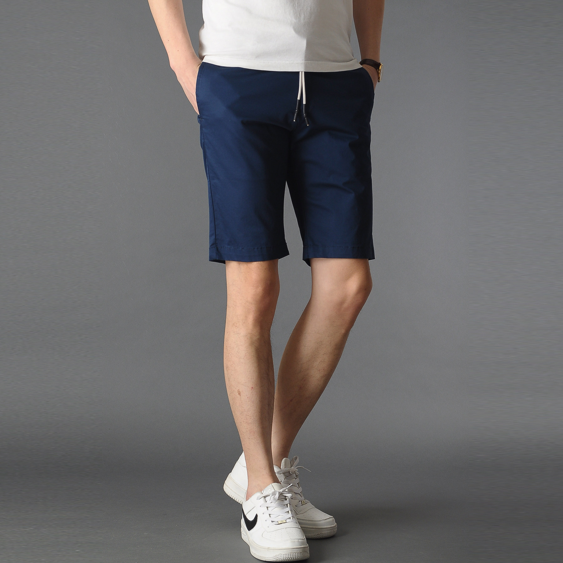 头条#夏季上班族男士短裤的选择和穿着技巧