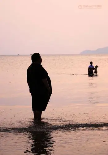 偷排的,那个孤独的胖子.