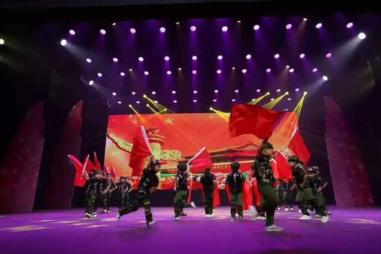 《红色追梦·童心奔跑》健康路校区六一文艺晚会