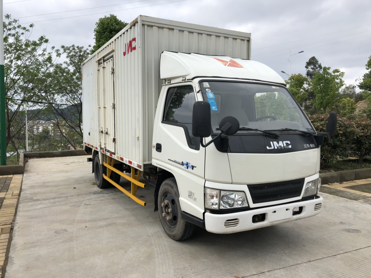 江铃高箱4米2货车